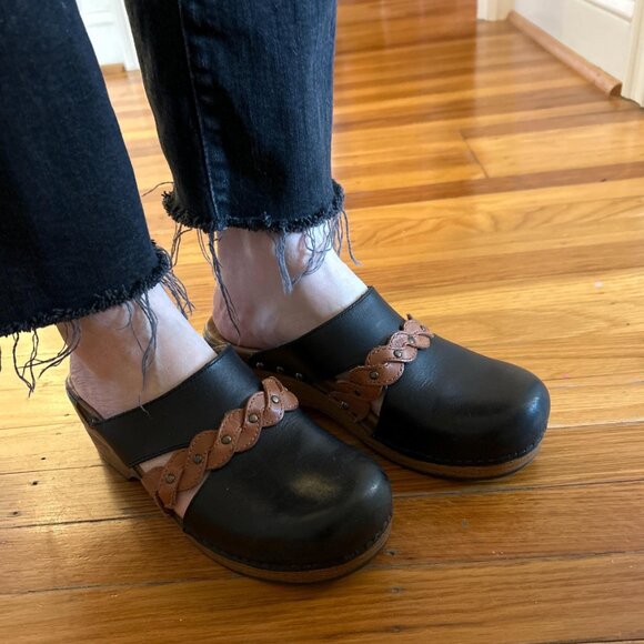Dansko Sherise Black Leather Brown Braid Clog Mule Heritage Cutout Comfort 38 - Picture 1 of 3
